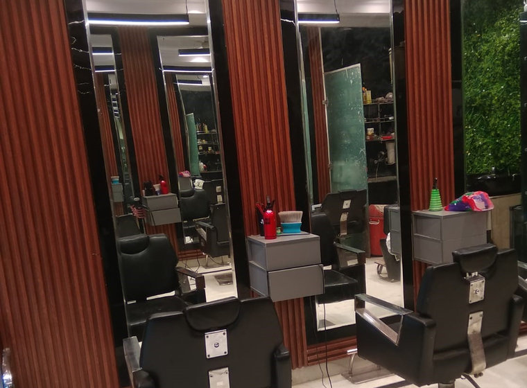 Inside Coolcut Salon, Vikaspuri