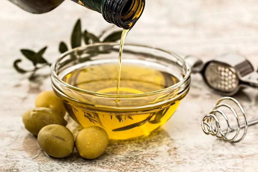 When to Incorporate Oil in Your Skincare Routine: A Comprehensive Guide